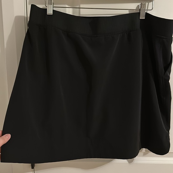 Skirt with shorts underneath - Picture 4 of 5